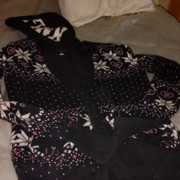 VS PINK Sweater - Picture 1 of 3